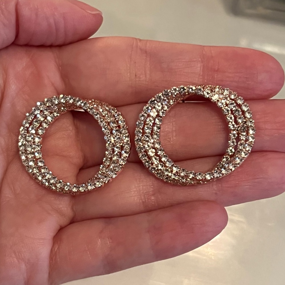 ⭐️Rose Gold Diamond Triple Hoop Earrings⭐️ - Picture 3 of 5